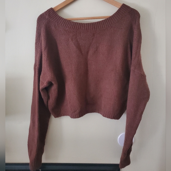 Brown Hollister v neck cropped sweater - Picture 5 of 6
